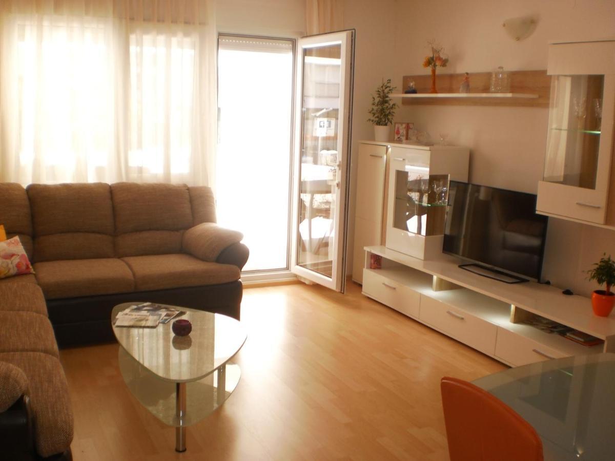 Apartment Lana Omiš Zewnętrze zdjęcie